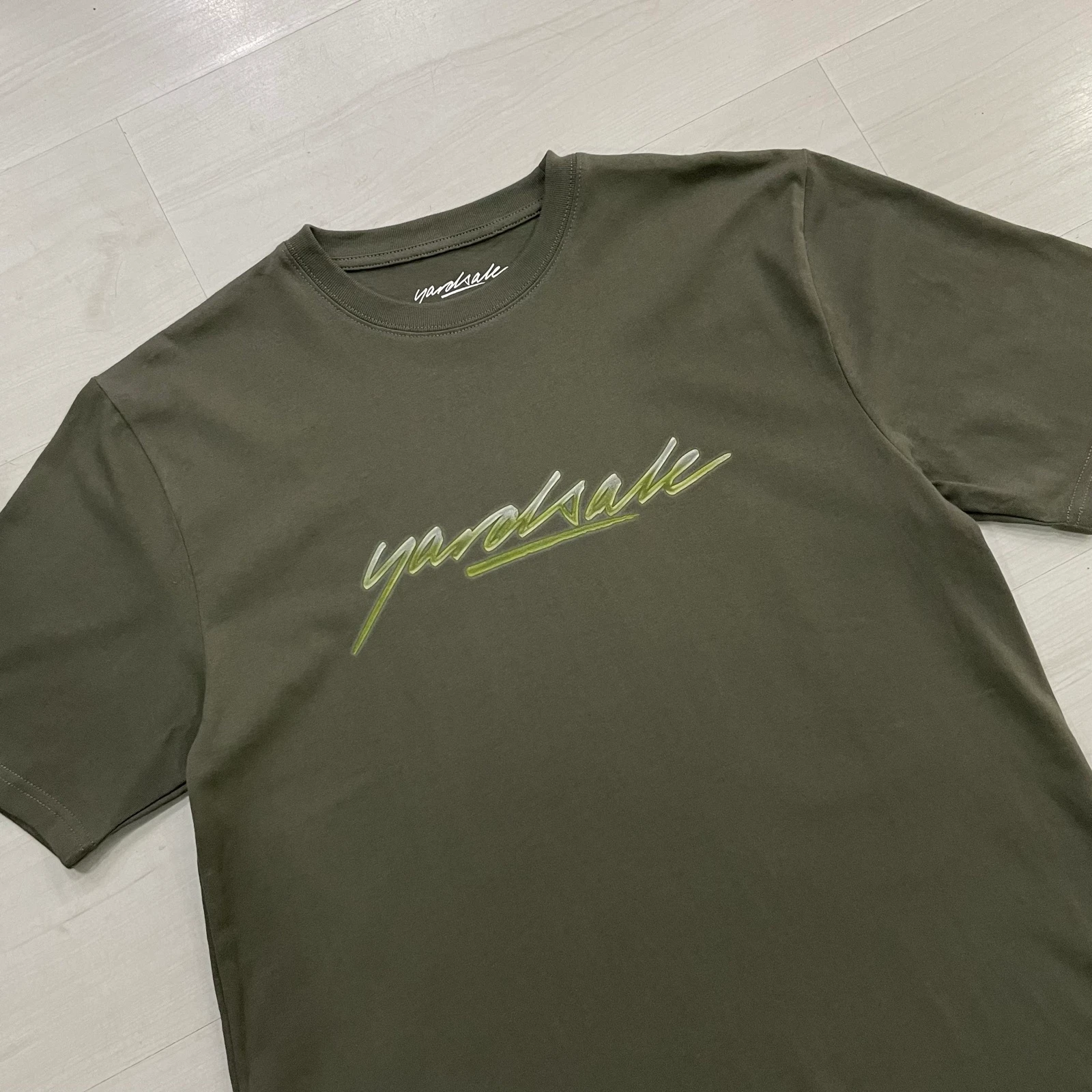 Camiseta Yardsale Skateboards - Script Logo Tee (Green)